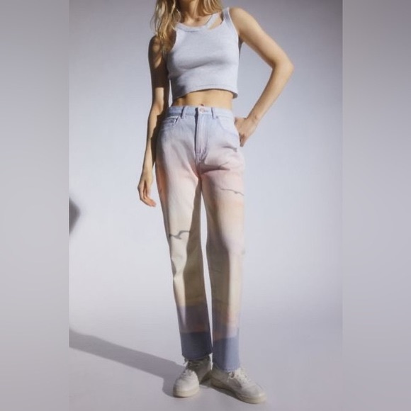 SOLD🚫Urban outfitters seagull ombré scenic cowboy jeans size 24 - Picture 2 of 7